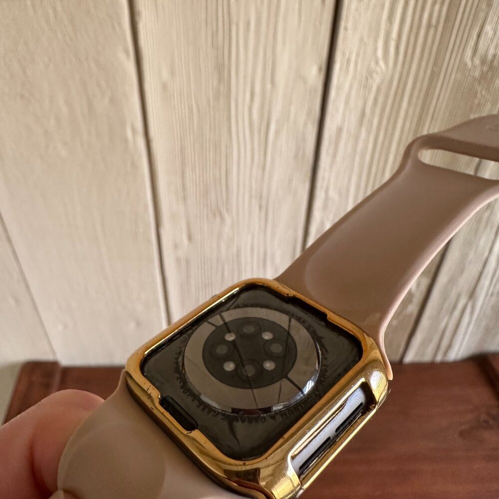 Apple Watch Series 6 40mm Gold Case Mauve Band + Charger Bundle - Picture 6 of 6